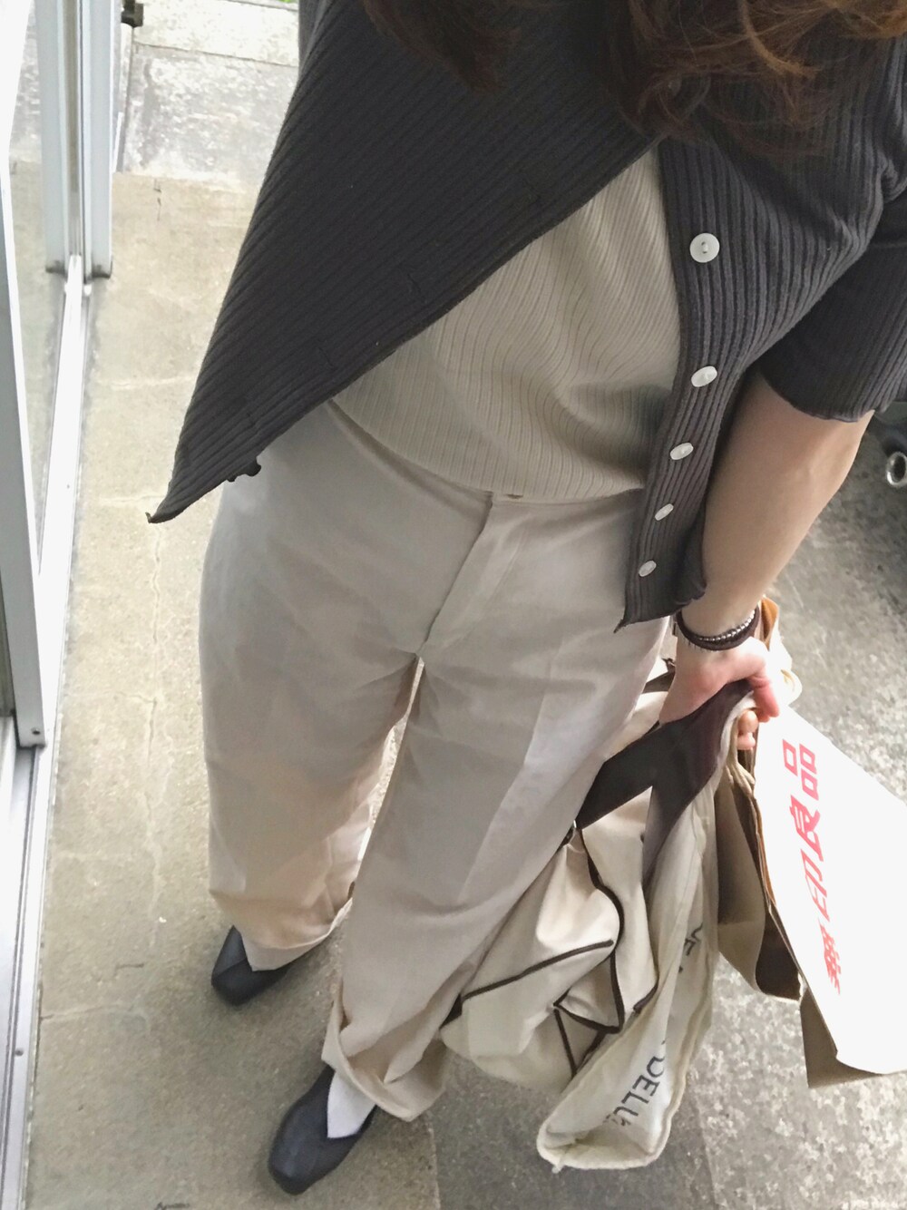 「ラクチンコーデ、シンプル、今日のコーデ、カジュアルコーデ、パンツスタイル、大人カジュアル、ゆるコーデ、プチプラ、UNIQLO」｜「RETRO GIRLのアイテム（カーディガン/ボレロ、ブラック系）」を使った、coco.  さん（レディース・162cm）の夏コーディネートの1枚目の写真