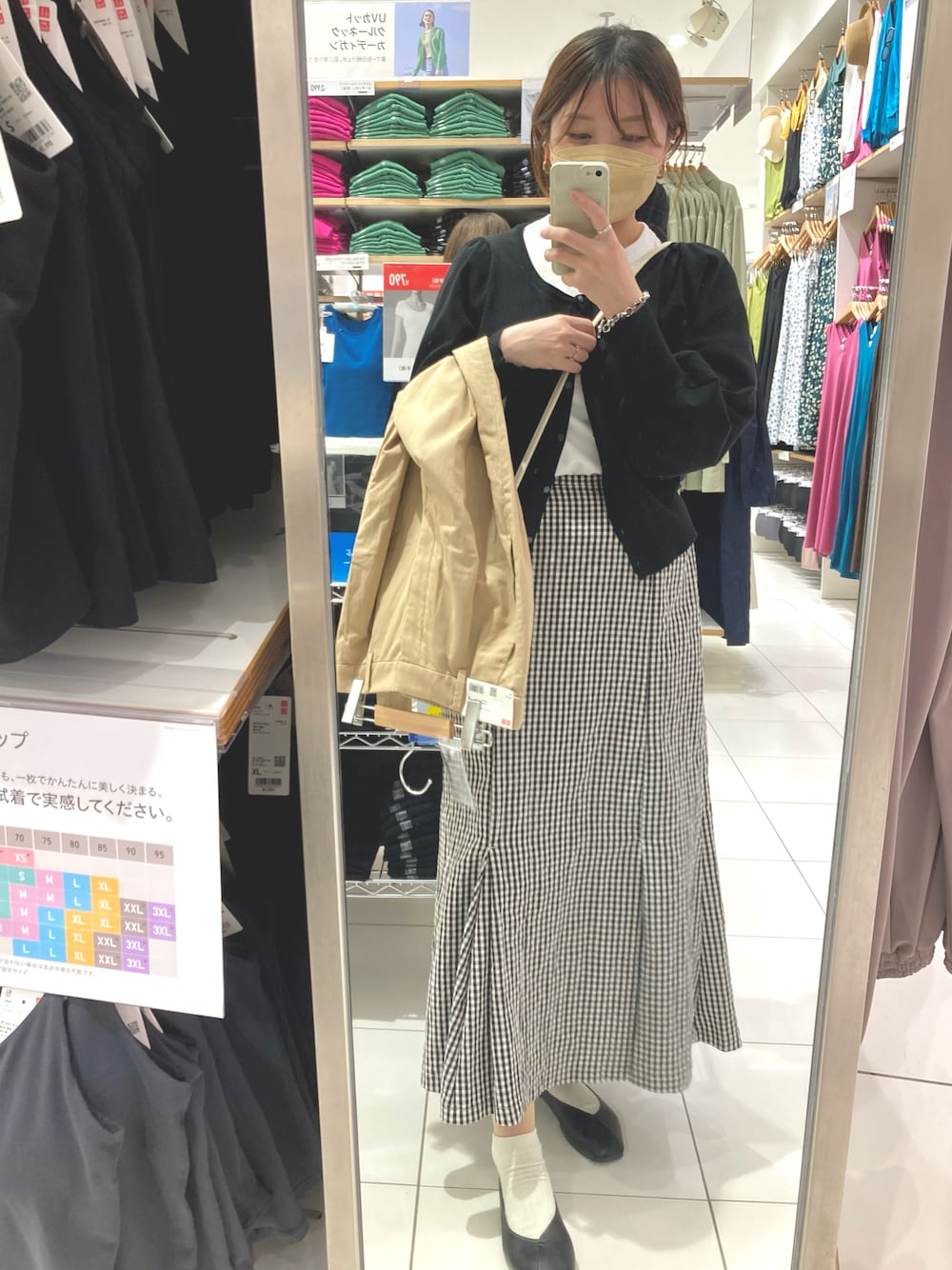 「休日コーデ、シンプルコーデ、大人女子、ラフコーデ、お出かけコーデ、今日のコーデ、プチプラコーデ、プチプラ、骨格ウェーブ、ママファッション、ギンガムチェック」｜「GUのアイテム（カーディガン/ボレロ、ブラック系）」を使った、coco.  さん（レディース・162cm）の夏コーディネートの1枚目の写真