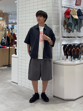 「CIAOPANIC TYPY（チャオパニックティピー）の【ユニセックス】フルジップ半袖シャツ（シャツ/ブラウス、ブラック系）」を使った、はるさん（メンズ・175cm）の夏コーディネート
