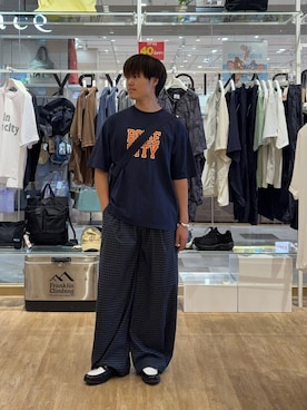 「CIAOPANIC TYPY（チャオパニックティピー）の【UNISEX】ピグメント加工スラブカレッジロゴTEE（Tシャツ/カットソー、ブルー系）」を使った、はるさん（メンズ・175cm）の夏コーディネート