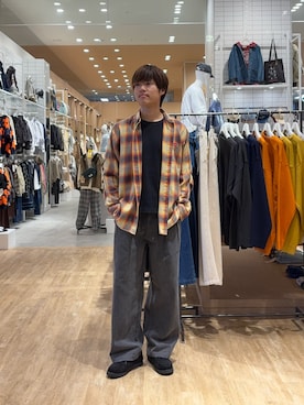 「アイテム（シャツ/ブラウス、イエロー系）」を使った、はるきさん（メンズ・175cm）の秋コーディネート