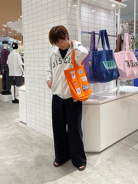 「アイテム（トートバッグ、オレンジ系）」を使った、はるきさん（メンズ・175cm）の秋コーディネート