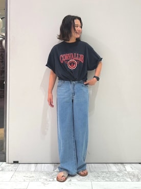 「Levi's（リーバイス）のLevi's別注 CINCH WIDE LEG REMAKE DENIM（デニムパンツ、ブルー系）」を使った、石丸春佳さん（レディース・165cm）の夏コーディネート