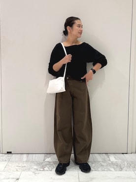 「Ungrid（アングリッド）のタックオフショルスウェット（スウェット、ブラック系）」を使った、石丸春佳さん（レディース・165cm）の秋コーディネート