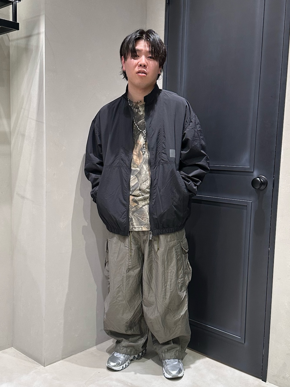 「BEAVER、BEAVER札幌、ビーバー、ビーバー(BEAVER)、札幌、札幌ステラプレイス、セレクト、セレクトショップ、NEEDLES、THE NORTH FACE」｜「THE NORTH FACEのTHE NORTH FACE /ザ・ノースフェイス  Enride Track Jacket エンライドトラックジャケット NP22560（ナイロンジャケット、ブラック系）」を使った、後藤 翔さん（メンズ・171cm）の春コーディネートの1枚目の写真