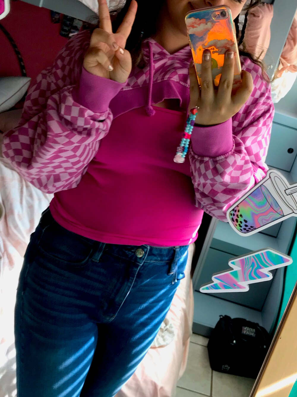 「girl、y2k、checker」｜「FOREVER 21のForever 21 High-Rise Straight Leg Jeans（デニムパンツ、ブルー系）」を使った、jaeldaniela21さん（レディース・157cm）の夏コーディネートの1枚目の写真