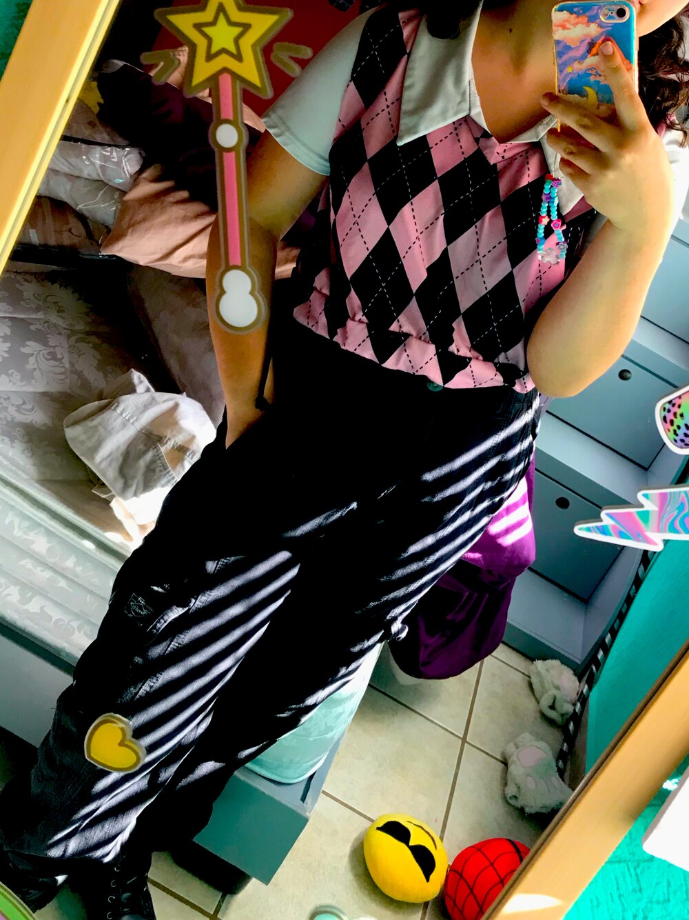 「argyle、cargopants」｜「Sheinのアイテム（ポロシャツ、その他）」を使った、jaeldaniela21さん（レディース・157cm）の夏コーディネートの1枚目の写真