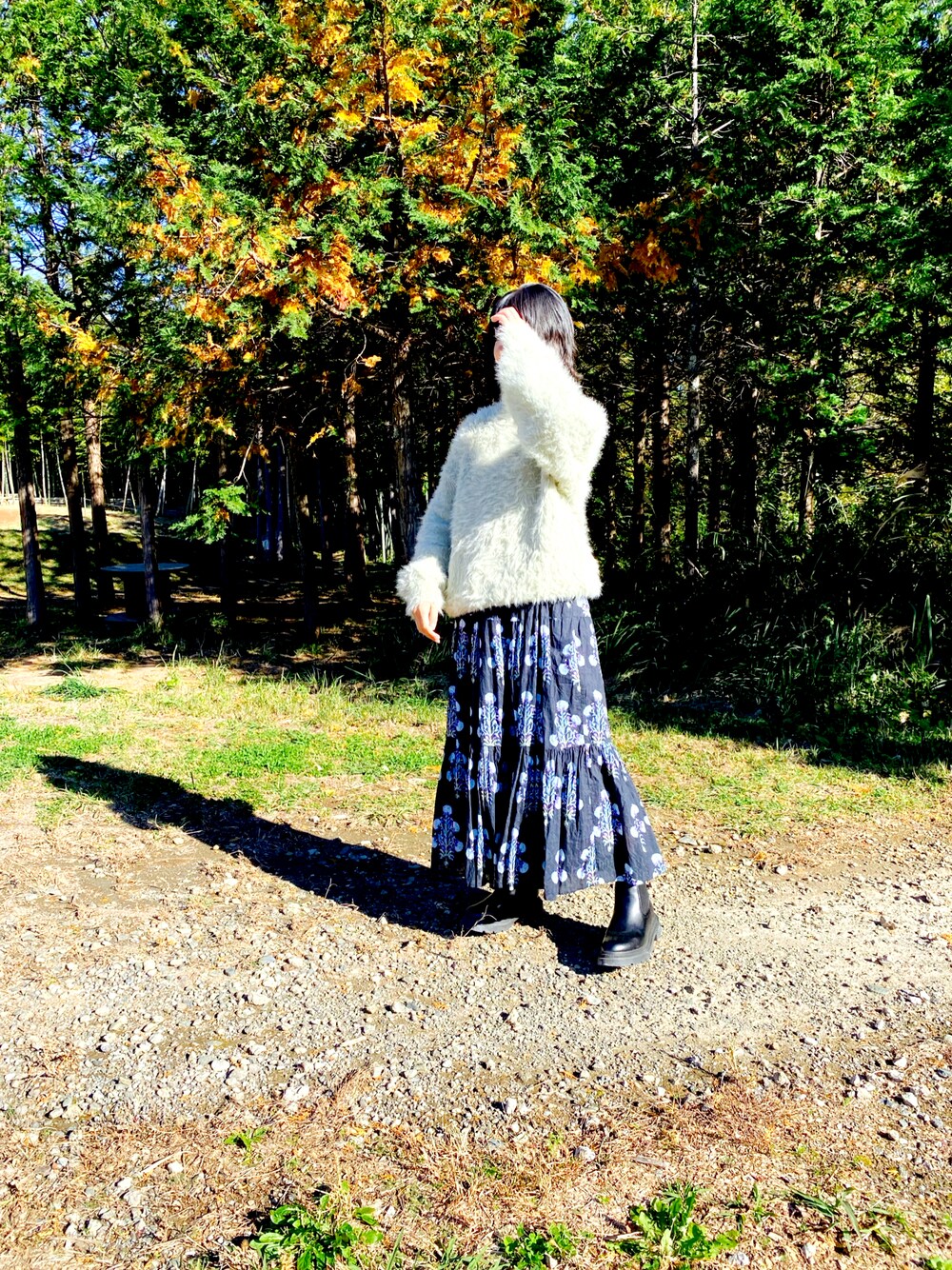 「レイヤードスタイル、キャミワンピ、シャギーニット、あったかコーデ、もこもこ、モコモコニット、ワンピース×ニット、冬コーデ、冬、ニット、ニット・セーター」｜「NE QUITTEZ PAS!のcotton jqd marigold print cami dress（ワンピース/ドレス、ブラック系）」を使った、nananananana3さん（レディース・160cm）の秋コーディネートの1枚目の写真