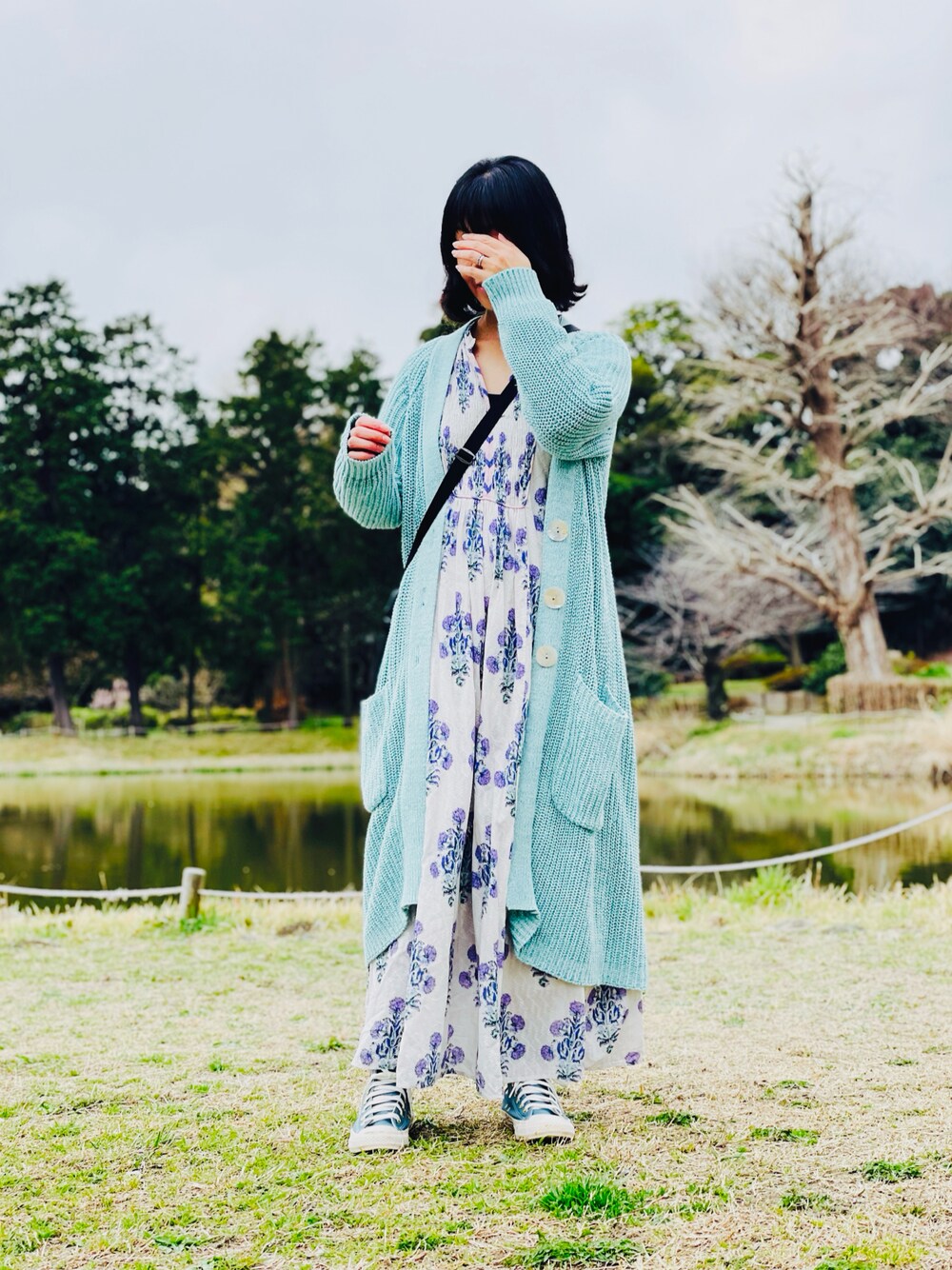 「春コーデ、ロングカーディガン、春、春アウター、春カラー、パステルカラー、春服コーデ、花柄、花柄ワンピース」｜「NE QUITTEZ PAS!の【ne Quittez pas/ヌキテパ】コットンJQマリーゴールドプリントシャーリングドレス（ワンピース、ホワイト系）」を使った、nananananana3さん（レディース・160cm）の春コーディネートの1枚目の写真