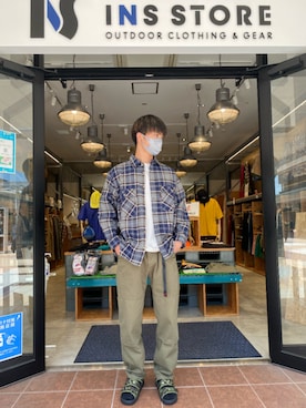 「Gramicci（グラミチ）のアイテム（チノパンツ）」を使った、INSSTORE滋賀竜王さん（メンズ・178cm）の夏コーディネート