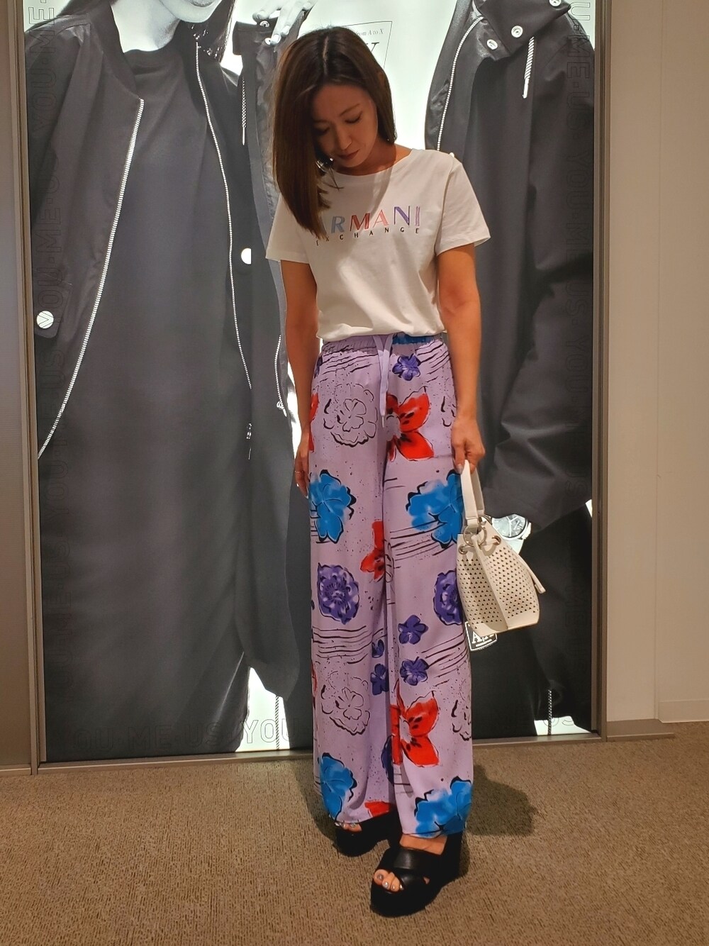 「AXchanger、AXchange、アルマーニエクスチェンジ、夏コーデ」｜「ARMANI EXCHANGEの【A|X アルマーニ エクスチェンジ】半袖クルーネックTシャツ/REGULAR（Tシャツ/カットソー、ホワイト系）」を使った、ayanoさん（レディース・165cm）の夏コーディネートの1枚目の写真