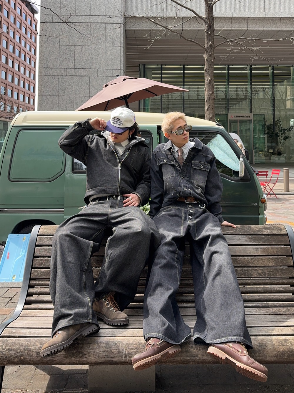 「streetstyle、デニム、デニムコーデ、春コーデ、streetwear」｜「MandO（nemne store）のアイテム（セットアップ、ブラック系）」を使った、綾さん（メンズ・173cm）の春コーディネートの1枚目の写真