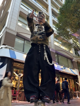 「アイテム（ウォレットチェーン）」を使った、綾さん（メンズ・173cm）の秋コーディネート