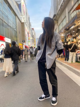 「ワークシャツ」｜「アイテム（グレー系）」を使った、しまさん（メンズ・176cm）の春コーディネート