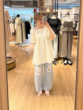 「LOWRYS FARM（ローリーズファーム）のレースデニム　601055（デニムパンツ、ブルー系）」を使った、ローサさん（レディース）の夏コーディネート
