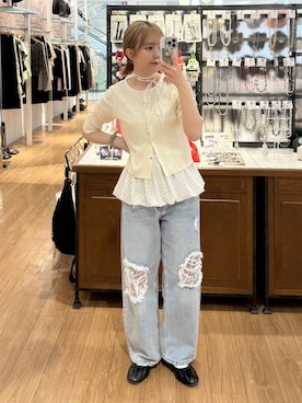 「LOWRYS FARM（ローリーズファーム）のレースデニム　601055（デニムパンツ、ブルー系）」を使った、ローサさん（レディース）の春コーディネート