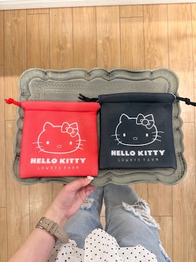 「LOWRYS FARM（ローリーズファーム）の【サンリオキャラクターズ】キンチャクポーチ 647247/GOODS（ポーチ、レッド系）」を使った、ローサさん（レディース）の春コーディネート
