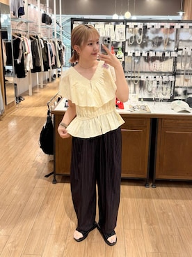 「LOWRYS FARM（ローリーズファーム）のイージーワイドコクーンパンツ 327286（その他パンツ、ブラウン系）」を使った、ローサさん（レディース）の春コーディネート