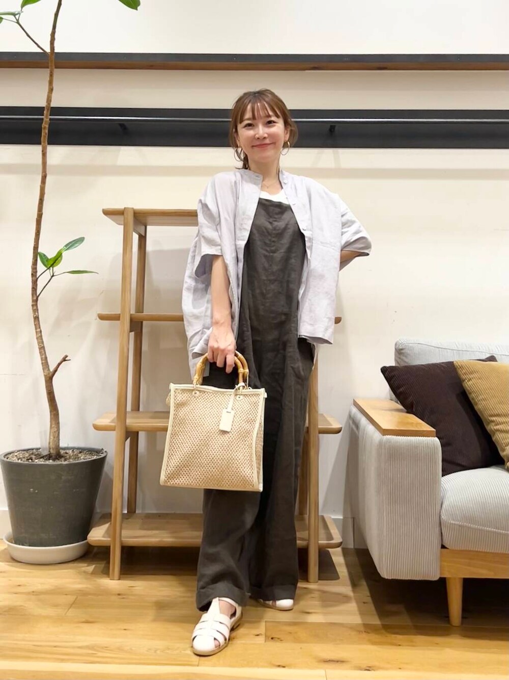 「doors、低身長コーデ、サンダルコーデ、40代、骨格ストレート、イエベ春、ストレート×イエベ春、ストレート×イエベ」｜「URBAN RESEARCH DOORSのグルカサンダル（サンダル、ホワイト系）」を使った、+++ゆき+++さん（レディース・151cm）の春コーディネートの1枚目の写真