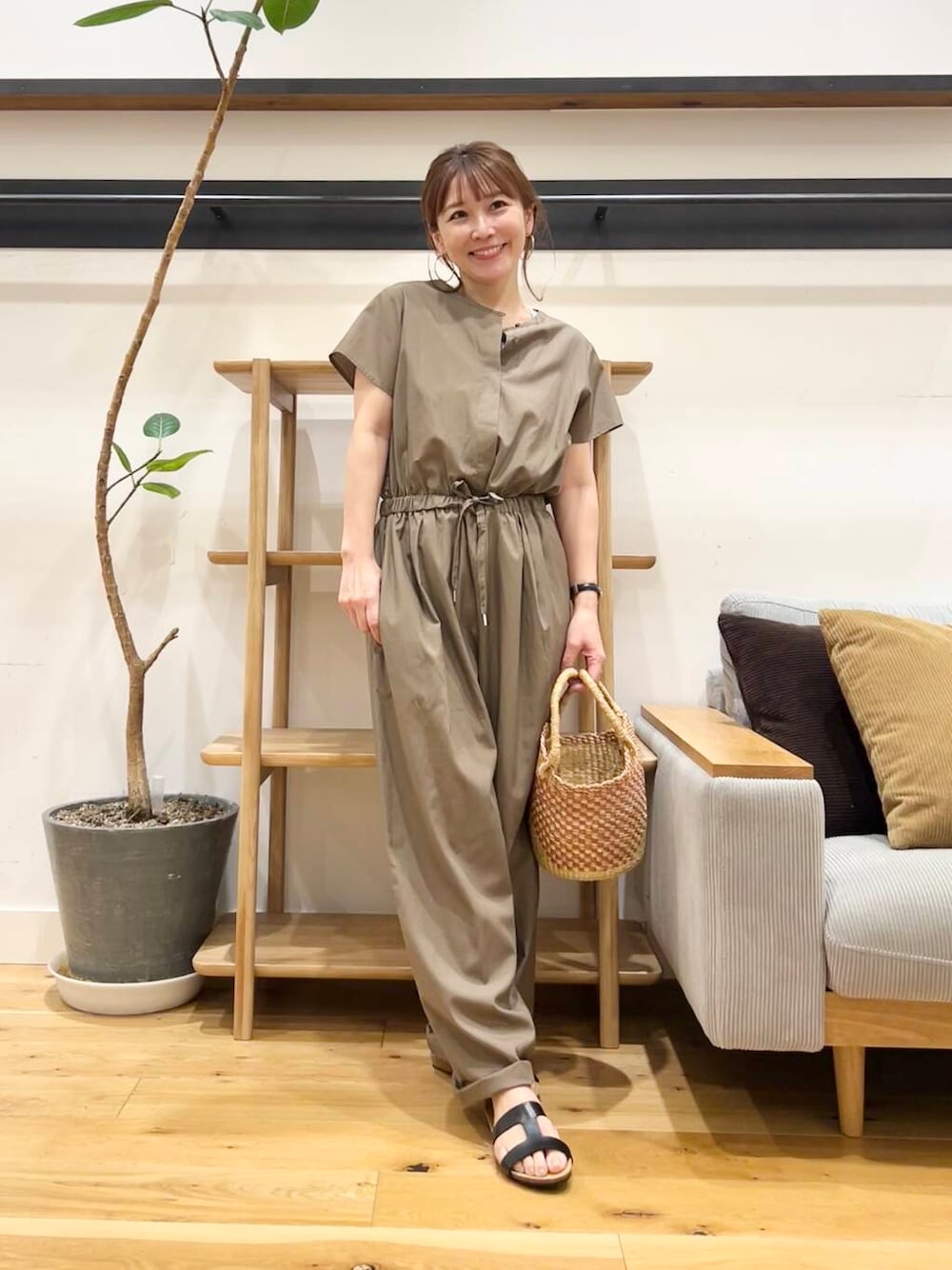 「doors、低身長コーデ、40代、骨格ストレート、イエベ春、ストレート×イエベ春、ストレート×イエベ、リネン着こなし術」｜「URBAN RESEARCH DOORSのリネンMIXコンビネゾン（サロペット/オーバーオール、ブラウン系）」を使った、+++ゆき+++さん（レディース・151cm）の夏コーディネートの1枚目の写真