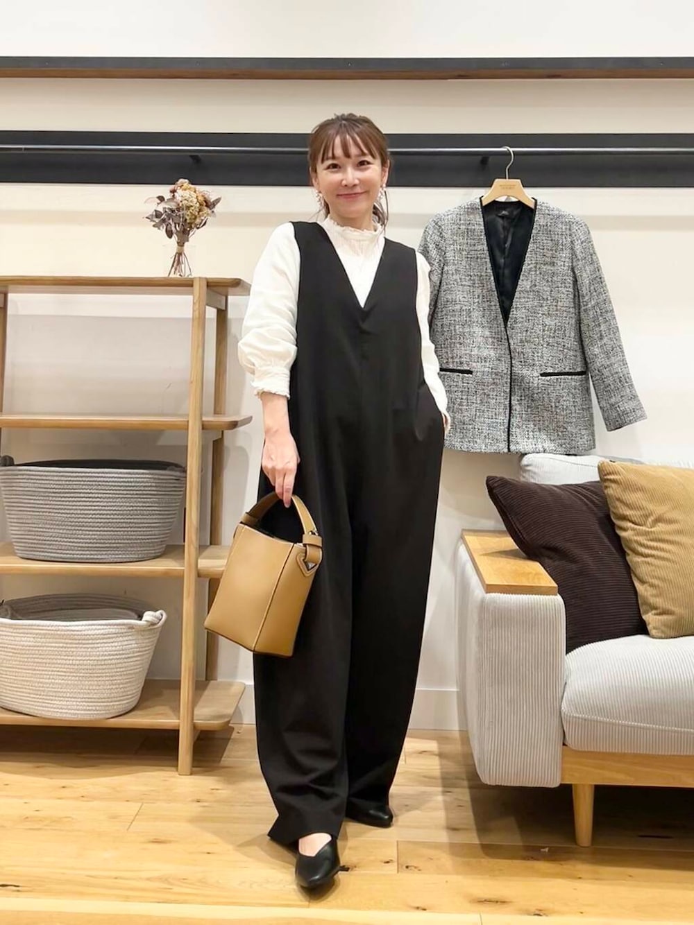 「セレモニースタイル、doors、低身長コーデ、40代、骨格ストレート、イエベ春、ストレート×イエベ春、ストレート×イエベ、スタッフのこれ買いました、ブラウスが主役の春コーデ」｜「URBAN RESEARCH DOORSのピンタックフリルスタンドカラーブラウス（シャツ/ブラウス、ホワイト系）」を使った、+++ゆき+++さん（レディース・151cm）の冬コーディネートの1枚目の写真