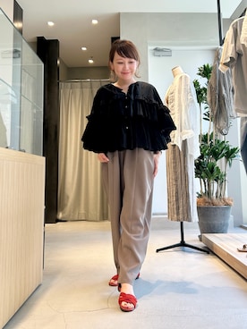 「URBAN RESEARCH DOORS（アーバンリサーチドアーズ）のCotton Frill Blouse（シャツ/ブラウス、ブラック系）」を使った、+++ゆき+++さん（レディース・151cm）の春コーディネート