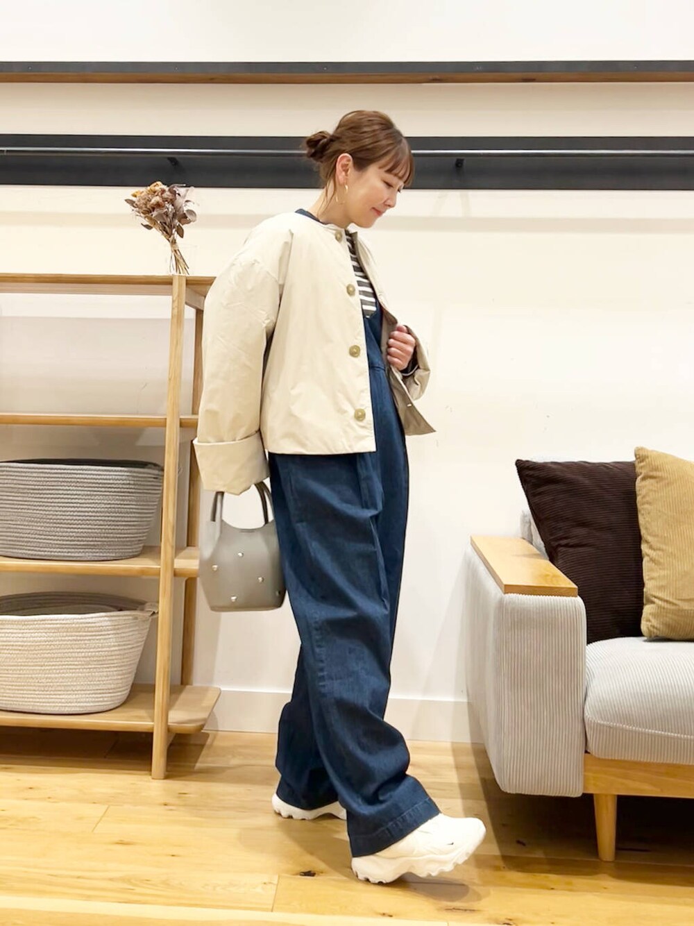 「doors、低身長コーデ、40代、骨格ストレート、イエベ春、ストレート×イエベ春、ストレート×イエベ、私の推しデニムスタイル」｜「NIKEのNIKE　TC7900（スニーカー、ホワイト系）」を使った、+++ゆき+++さん（レディース・151cm）の春コーディネートの1枚目の写真