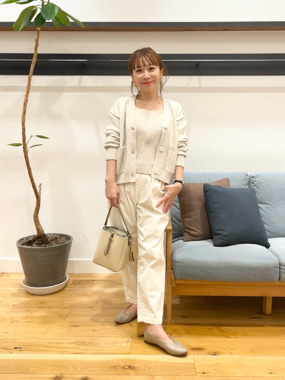 「FORK&SPOONのFORK&SPOON　ミックスヤーンVネックカーディガン（カーディガン/ボレロ、ベージュ系）」を使った、+++ゆき+++さん（レディース・151cm）の冬コーディネートの1枚目の写真