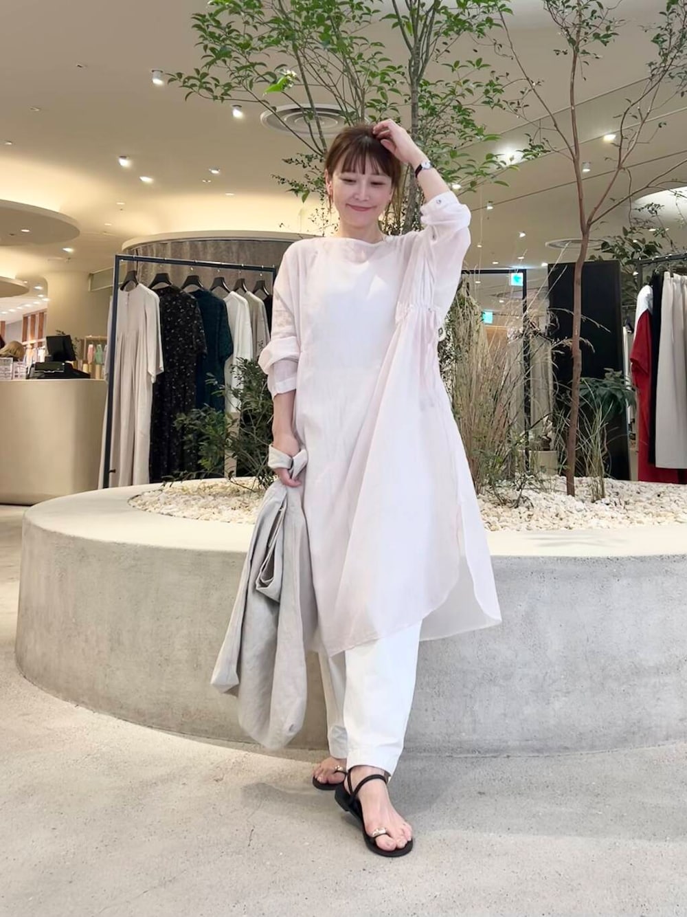 「リネン、doors、低身長コーデ、サンダルコーデ、40代、骨格ストレート、イエベ春、ストレート×イエベ」｜「かぐれのコットンクロップドパンツ（その他パンツ、ホワイト系）」を使った、+++ゆき+++さん（レディース・151cm）の春コーディネートの1枚目の写真