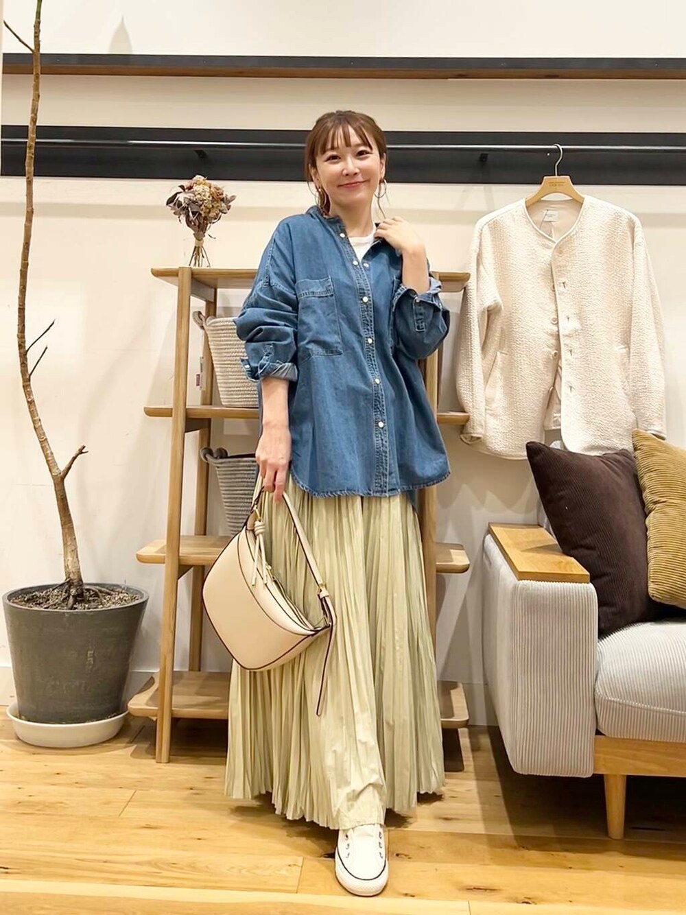 「doors、低身長コーデ、40代、骨格ストレート、イエベ春、ストレート×イエベ春、私の推しデニムスタイル、スタッフが狙う春の新作」｜「URBAN RESEARCH DOORSのキルトノーカラージャケット（ノーカラージャケット、ホワイト系）」を使った、+++ゆき+++さん（レディース・151cm）の冬コーディネートの1枚目の写真