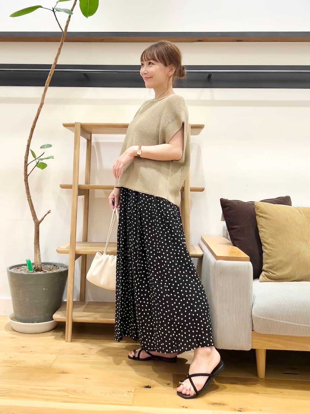 「doors、低身長コーデ、40代、骨格ストレート、イエベ春、ストレート×イエベ春、ストレート×イエベ、リネン着こなし術、私が選ぶセールアイテム25ss」｜「URBAN RESEARCH DOORSの2WAY巾着ショルダーバッグ（ショルダーバッグ、ホワイト系）」を使った、+++ゆき+++さん（レディース・151cm）の夏コーディネートの1枚目の写真