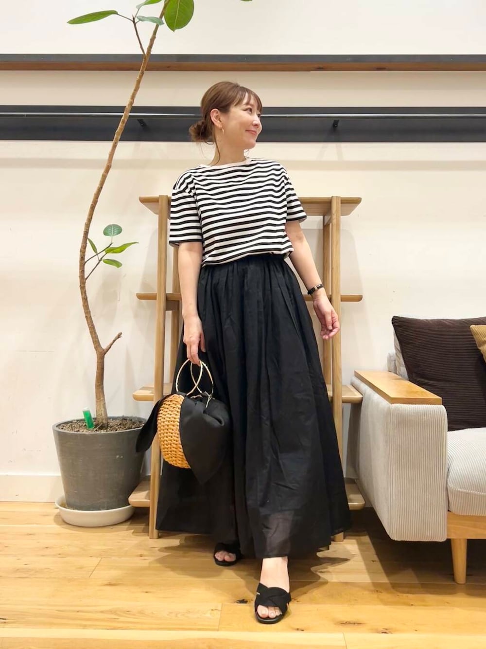 「doors、低身長コーデ、40代、骨格ストレート、イエベ春、ストレート×イエベ春、ストレート×イエベ、ワンピース×低身長、最旬サンダルスタイル」｜「URBAN RESEARCH DOORSの『一部WEB限定カラー』セパレートフラットサンダル（サンダル、ブラック系）」を使った、+++ゆき+++さん（レディース・151cm）の夏コーディネートの1枚目の写真