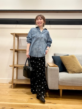 「URBAN RESEARCH DOORS（アーバンリサーチドアーズ）のシアーデニムシャツ｜春服/羽織り/日除け/カジュアル/通勤（シャツ/ブラウス、ブルー系）」を使った、+++ゆき+++さん（レディース・151cm）の春コーディネート