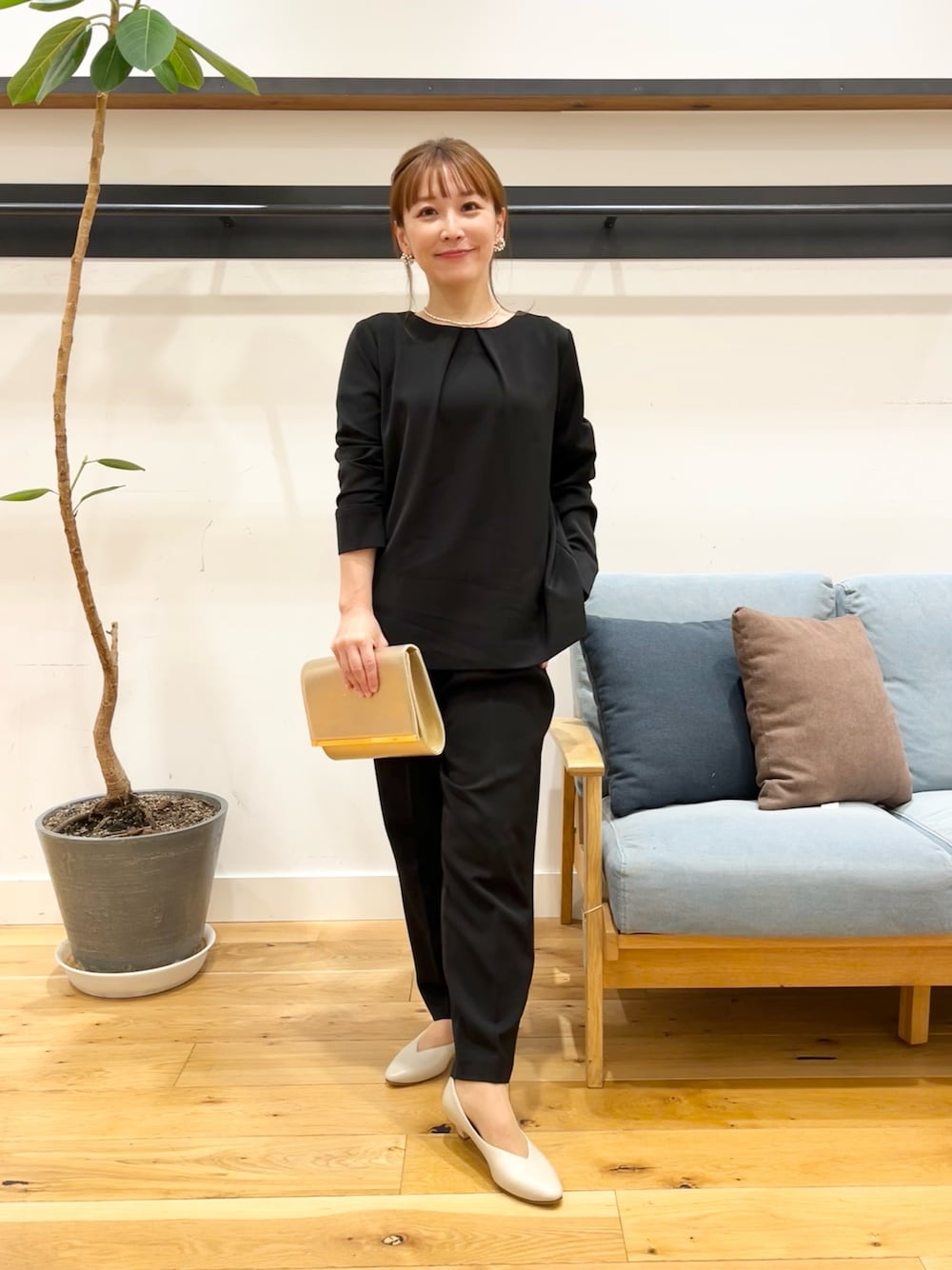 「セットアップ、オケージョン、セレモニー、入学式、卒業式、セレモニーコーデ」｜「URBAN RESEARCH DOORSのソフトヒールパンプス（パンプス、グレー系）」を使った、+++ゆき+++さん（レディース・151cm）の冬コーディネートの1枚目の写真