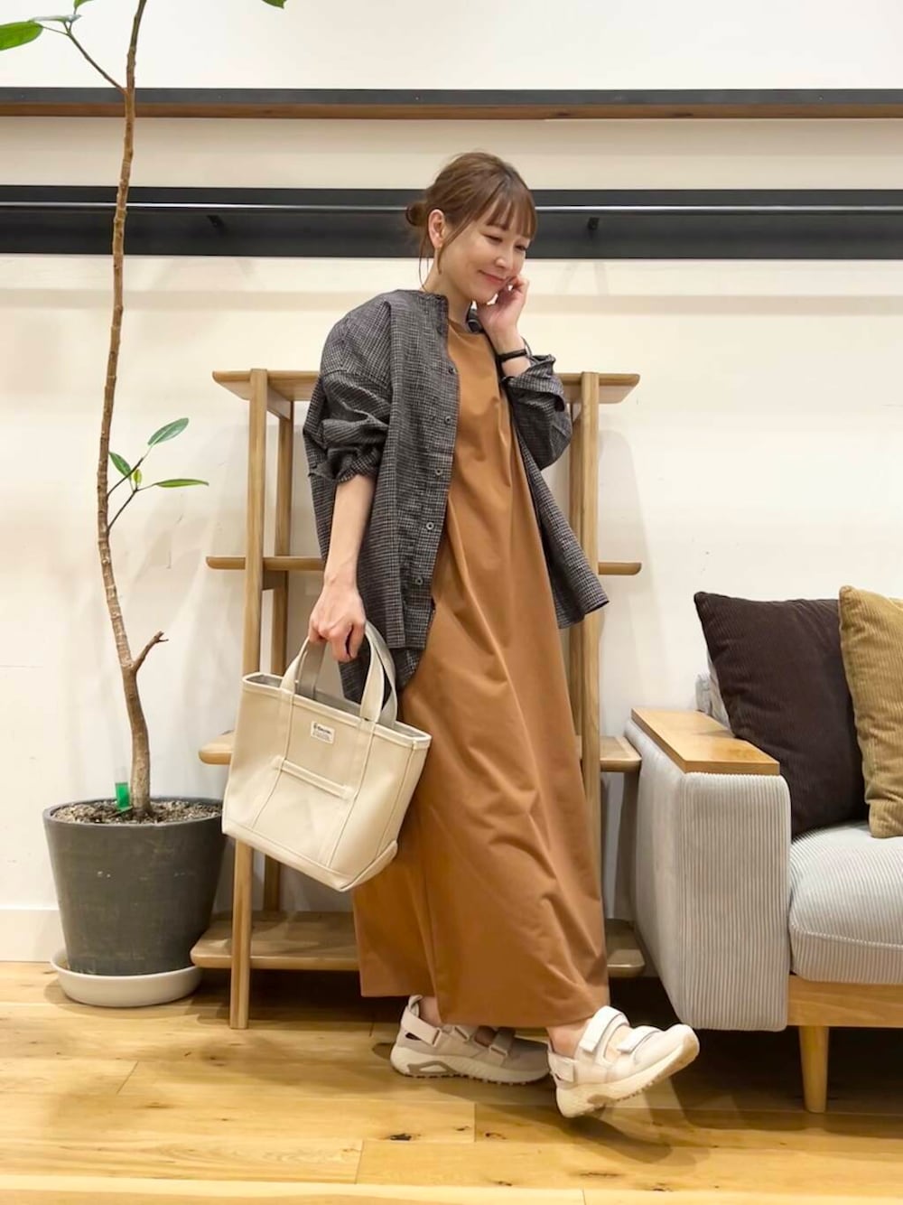 「doors、低身長コーデ、フェスコーデ、40代、骨格ストレート、イエベ春、ストレート×イエベ春、ストレート×イエベ」｜「FORK&SPOONのFORK&SPOON　コットンリネンロングスリーブシャツ（シャツ/ブラウス、ブルー系）」を使った、+++ゆき+++さん（レディース・151cm）の春コーディネートの1枚目の写真