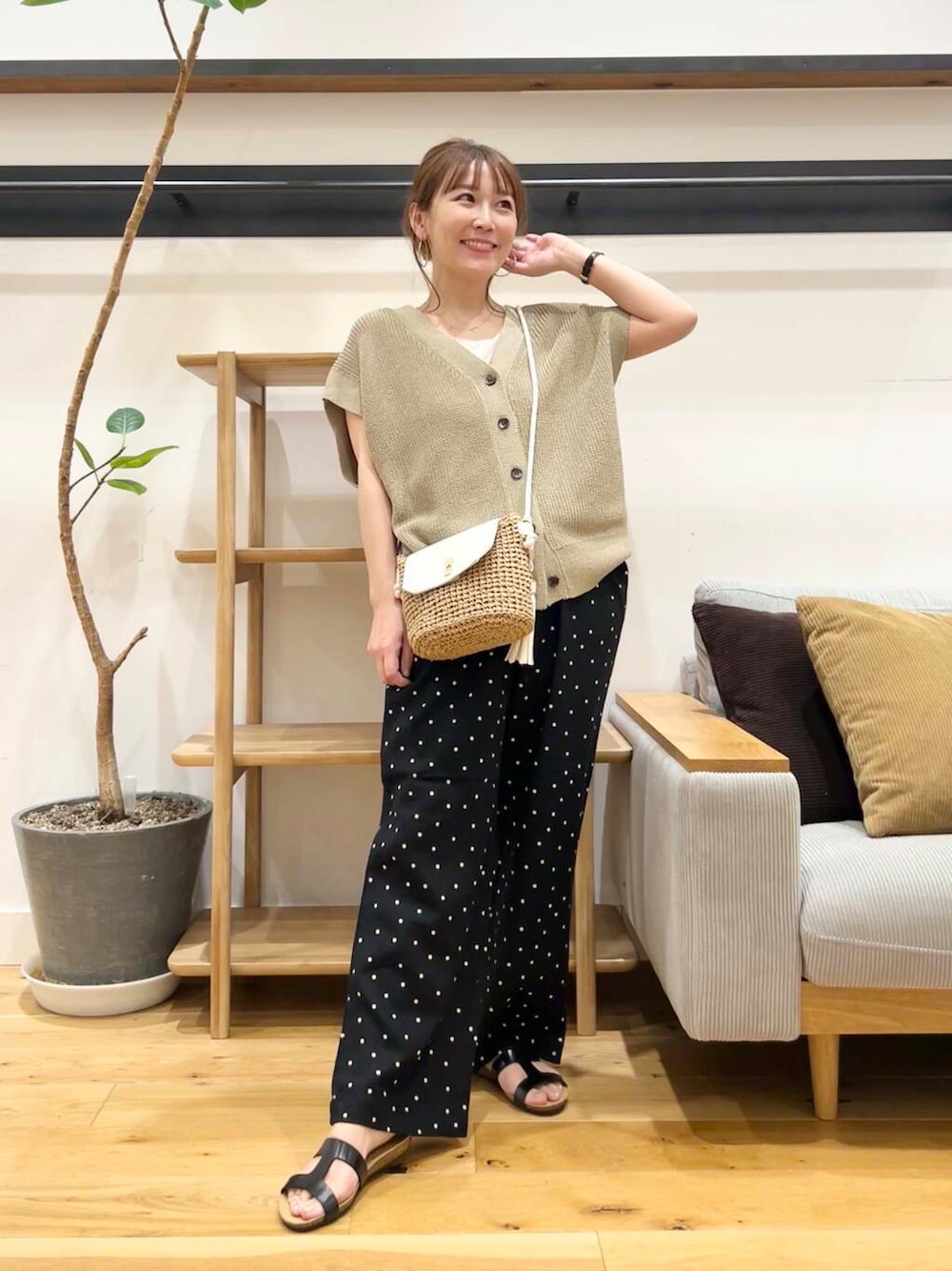 「doors、低身長コーデ、40代、骨格ストレート、イエベ春、ストレート×イエベ春、リネン着こなし術」｜「RODE SKOのペーパーコンビショルダーバッグ（ショルダーバッグ、イエロー系）」を使った、+++ゆき+++さん（レディース・151cm）の夏コーディネートの1枚目の写真