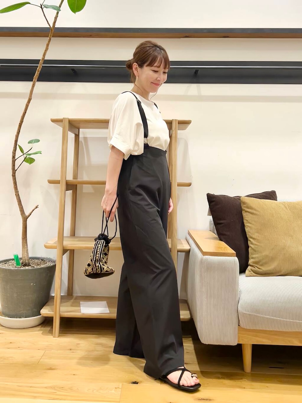「doors、低身長コーデ、40代、骨格ストレート、イエベ春、ストレート×イエベ春、ストレート×イエベ、カジュアル派のtシャツコーデ、私が選ぶセールアイテム25ss」｜「URBAN RESEARCH DOORSの『仁村紗和さん着用』『UR TECH』サマシェアタックスリーブプルオーバー（Tシャツ/カットソー、ホワイト系）」を使った、+++ゆき+++さん（レディース・151cm）の夏コーディネートの1枚目の写真