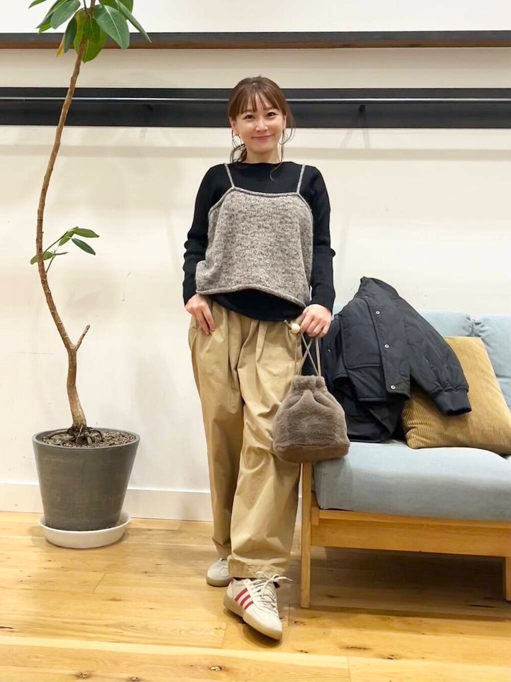 カラーネップアルパカニットキャミソールを使った人気ファッション