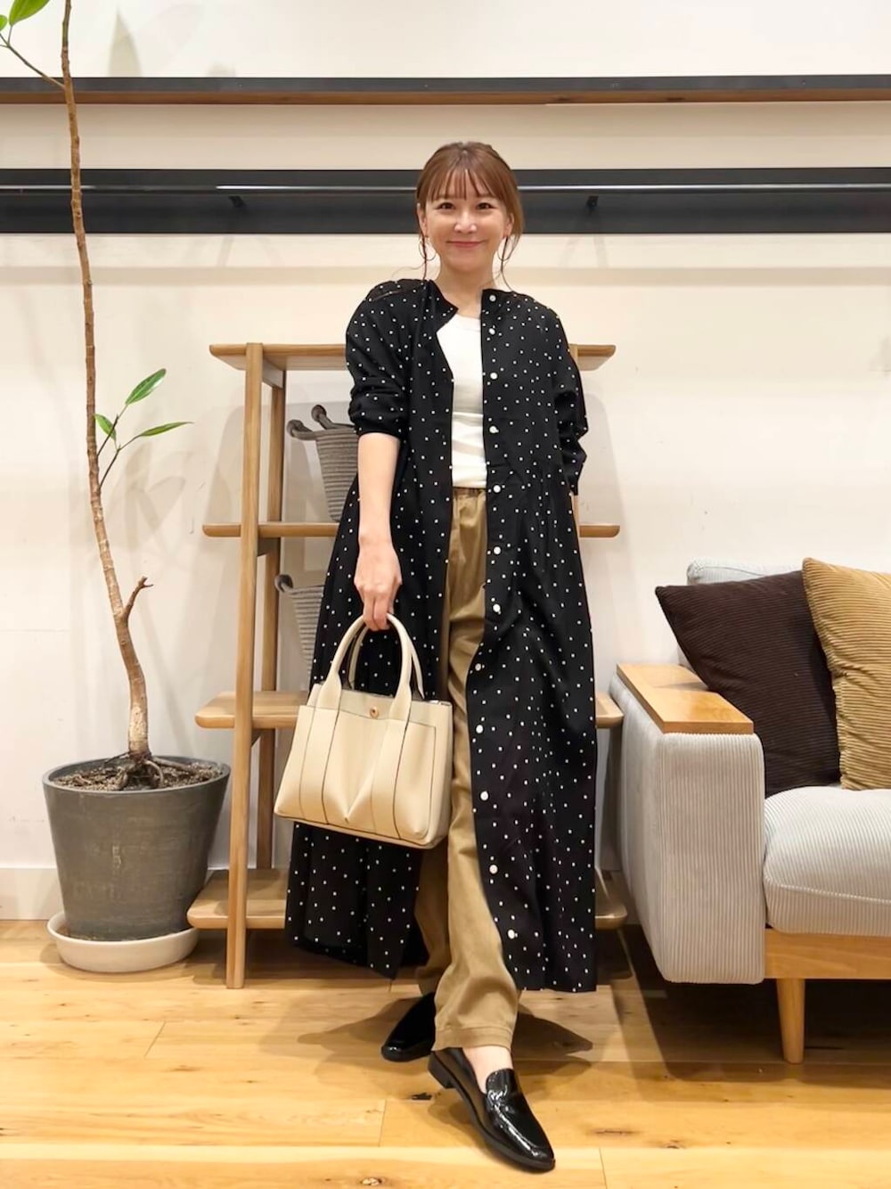 「doors、低身長コーデ、40代、春カラーコーデ、骨格ストレート、イエベ春、ストレート×イエベ春、ストレート×イエベ」｜「RODE SKOのプチダブルポケットトートバッグ（トートバッグ、ホワイト系）」を使った、+++ゆき+++さん（レディース・151cm）の春コーディネートの1枚目の写真