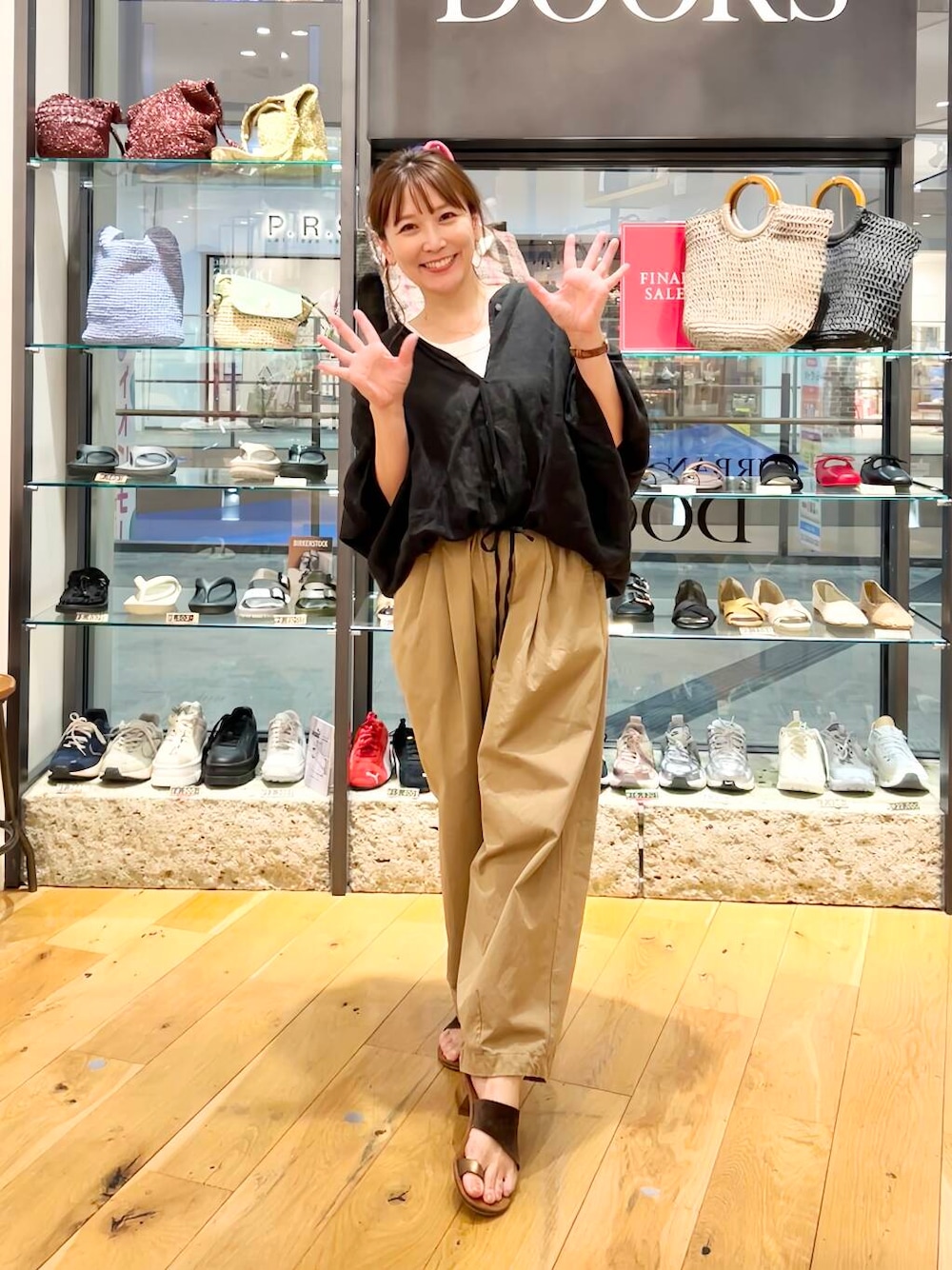 「シャツスタイル、doors、低身長コーデ、40代、骨格ストレート、イエベ春、ストレート×イエベ春、ストレート×イエベ、リネン着こなし術、私が選ぶセールアイテム25ss」｜「かぐれのコットンクロップドパンツ（その他パンツ、ベージュ系）」を使った、+++ゆき+++さん（レディース・151cm）の夏コーディネートの1枚目の写真