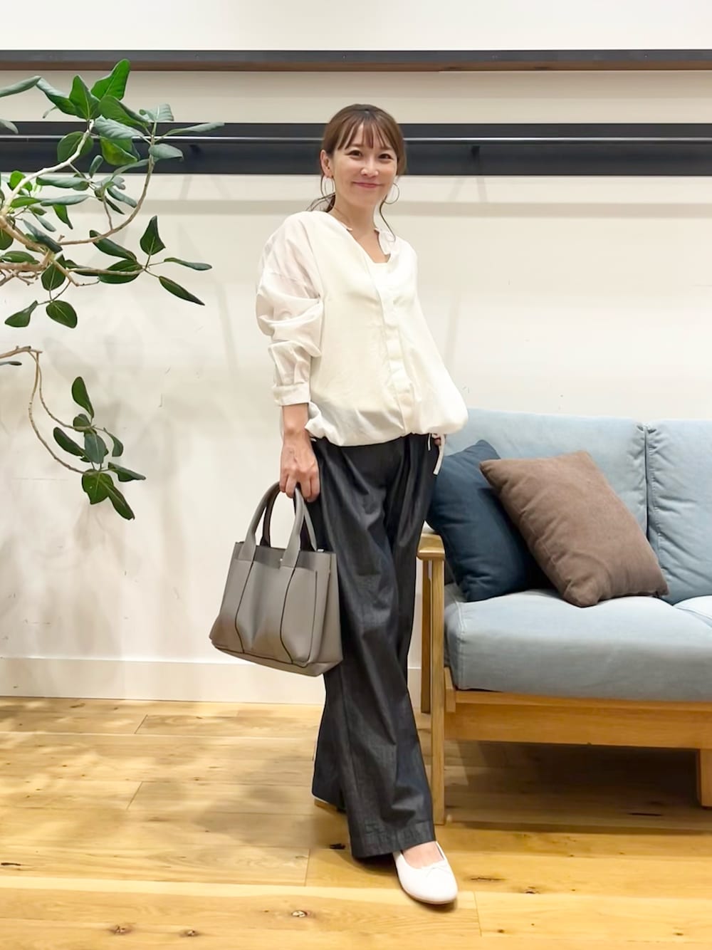 コットンフライフロントシャツカーデを使った人気ファッション