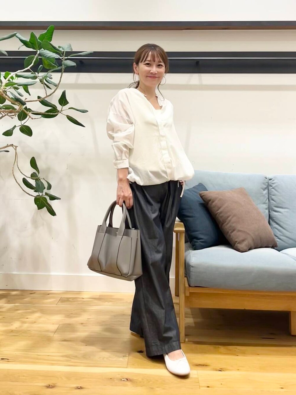 コットンフライフロントシャツカーデを使った人気ファッション