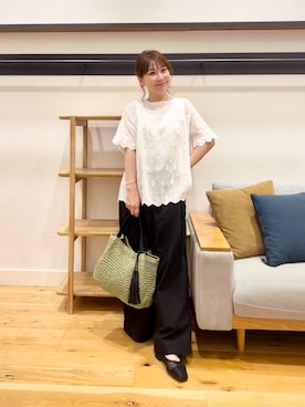 「URBAN RESEARCH DOORS（アーバンリサーチドアーズ）のアイレットレース2wayブラウス｜体型カバー/刺繍/軽量/清涼感/甘め/大人カジュアル（シャツ/ブラウス、ホワイト系）」を使った、+++ゆき+++さん（レディース・151cm）の夏コーディネート