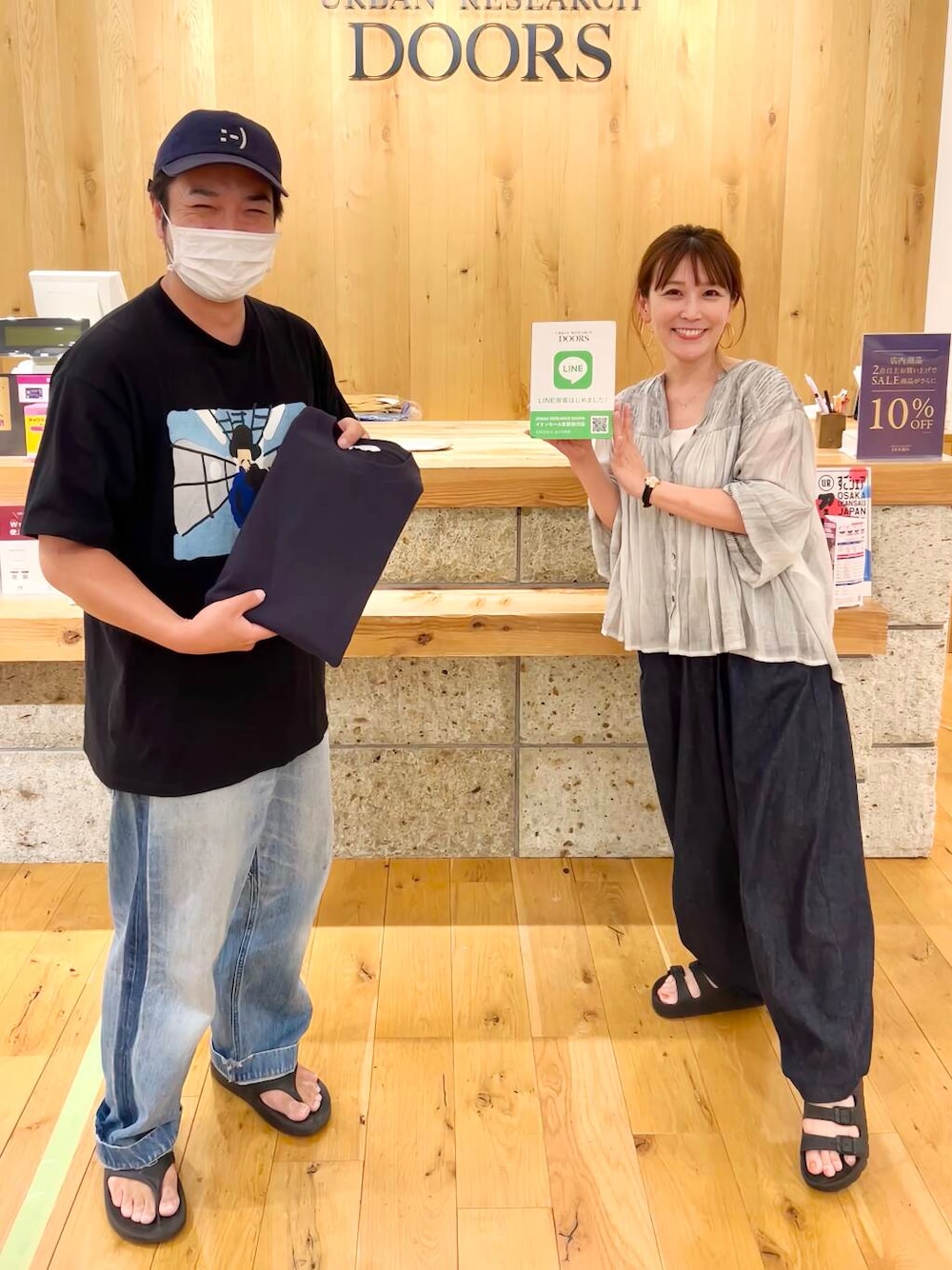 「doors、低身長コーデ、40代、骨格ストレート、イエベ春、ストレート×イエベ春、ストレート×イエベ、夏フェスコーデ」｜「OOFOSのOOFOS　OOriginal（サンダル、ブラック系）」を使った、+++ゆき+++さん（レディース・151cm）の夏コーディネートの1枚目の写真