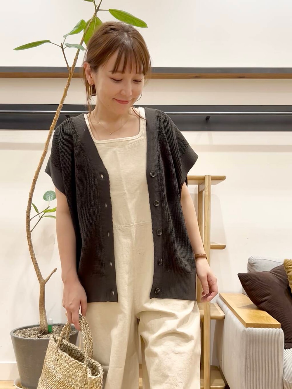 「サマーニット、doors、低身長コーデ、骨格ストレート、イエベ春、ストレート×イエベ春、ストレート×イエベ」｜「URBAN RESEARCH DOORSのグルカサンダル（サンダル、ホワイト系）」を使った、+++ゆき+++さん（レディース・151cm）の春コーディネートの1枚目の写真
