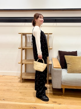 「URBAN RESEARCH DOORS（アーバンリサーチドアーズ）の刺繍ベロアイージーパンツ 26AW（その他パンツ、ブラック系）」を使った、+++ゆき+++さん（レディース・151cm）の秋コーディネート