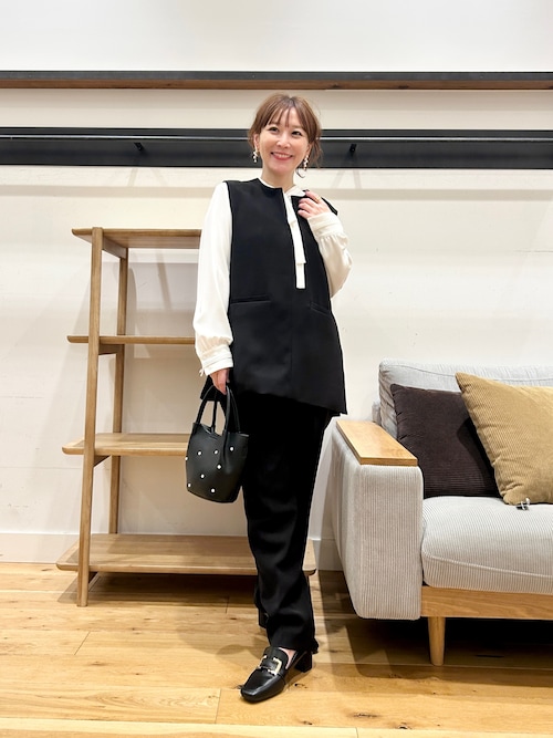 新品★アーバンリサーチDOORS リボンポイントタックブラウス　ホワイト アーバンリサーチ ドアーズ URBAN RESEARCH DOORS リボンポイント