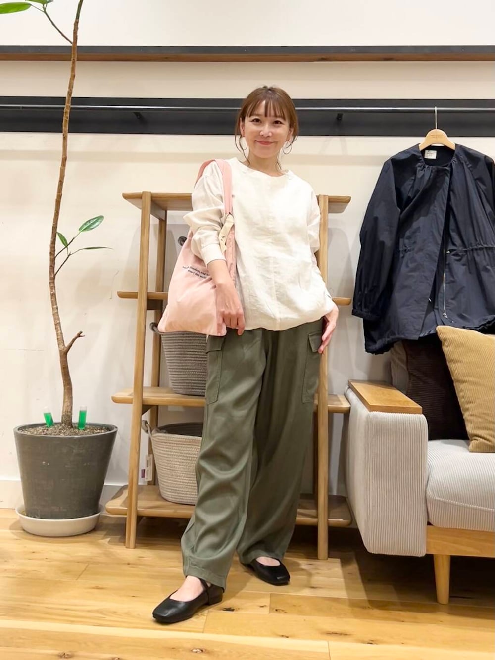 「doors、低身長コーデ、40代、骨格ストレート、イエベ春、ストレート×イエベ春、ストレート×イエベ、シャツが主役の春コーデ」｜「RODE SKOの『MADE IN JAPAN』スクエアトゥメリージェーンシューズ（バレエシューズ、ブラック系）」を使った、+++ゆき+++さん（レディース・151cm）の春コーディネートの1枚目の写真