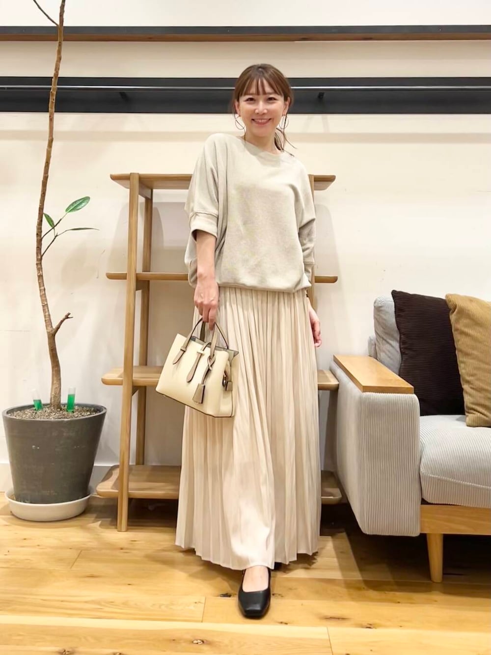 「doors、低身長コーデ、40代、春カラーコーデ、骨格ストレート、イエベ春、ストレート×イエベ春、ストレート×イエベ」｜「RODE SKOの『ドラマ着用商品』チャーム付ミドルバッグ『Msize』（トートバッグ、ホワイト系）」を使った、+++ゆき+++さん（レディース・151cm）の春コーディネートの1枚目の写真