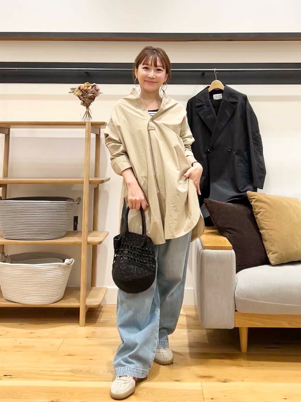 「doors、低身長コーデ、40代、春カラーコーデ、骨格ストレート、イエベ春、ストレート×イエベ春、ストレート×イエベ」｜「FORK&SPOONのFORK&SPOON　オーバーライトミドルコート（その他アウター、ブラック系）」を使った、+++ゆき+++さん（レディース・151cm）の春コーディネートの1枚目の写真